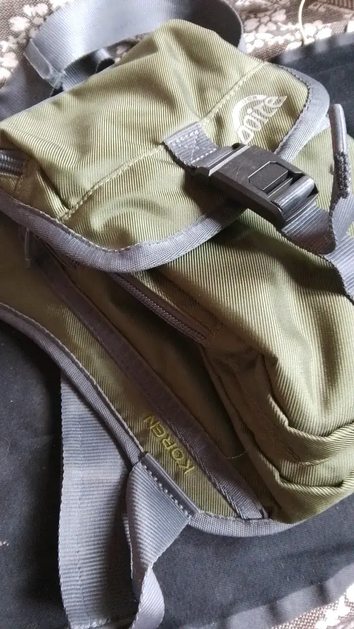 Riñonera verde Boite con correas ajustables - 2