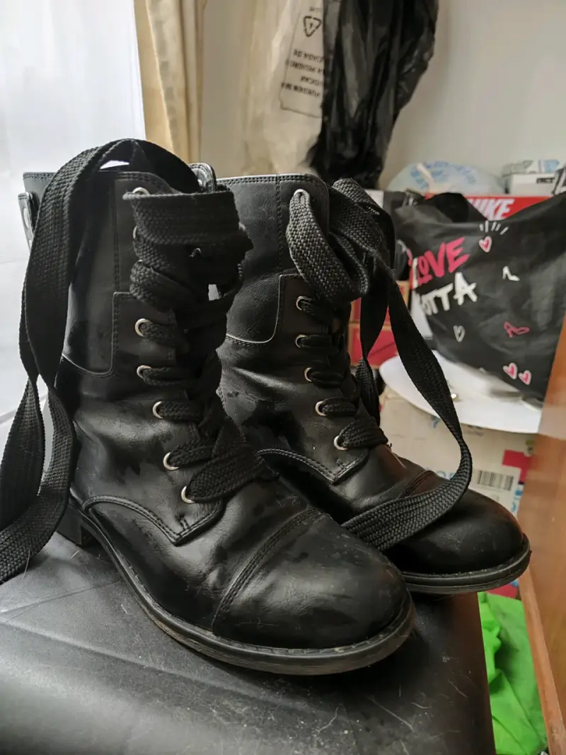 Botas negras de cuero estilo militar (35)