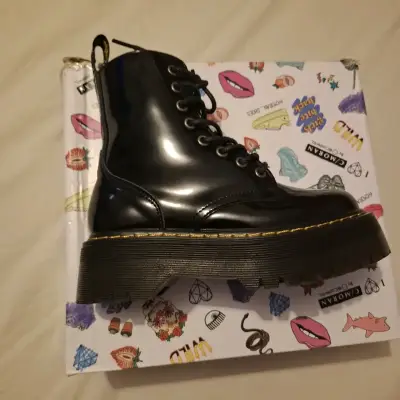 Botas negras de charol con plataforma C/Moran - miniatura 1
