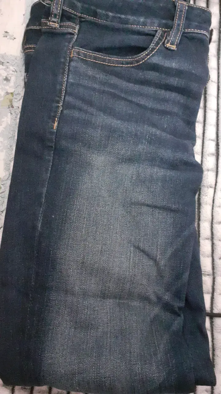 Jeans de mezclilla azul oscuro para hombre
