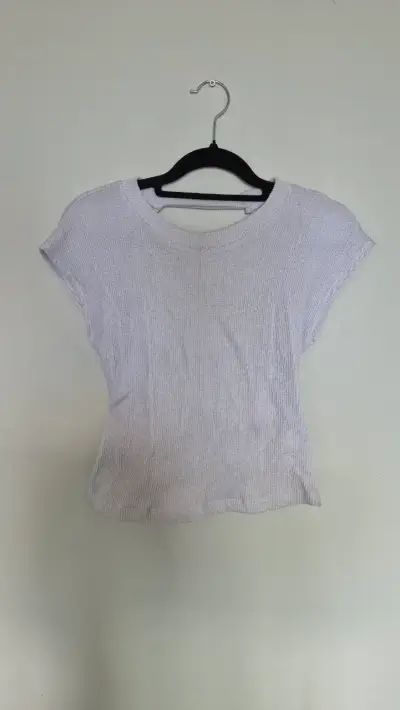 Top blanco brillante, espalda descubierta - miniatura 1