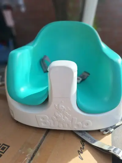 Asiento de bebé Bumbo con bandeja removible - miniatura 3