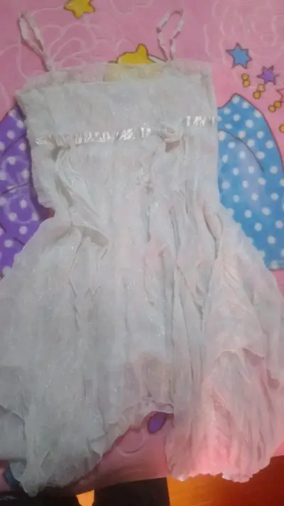 Vestido blanco con tirantes y encaje - miniatura 1