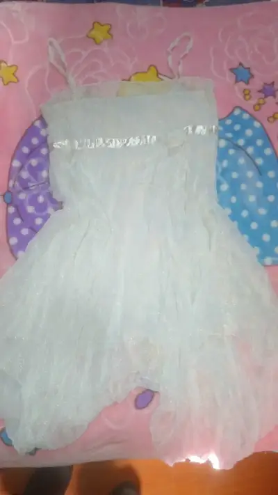 Vestido blanco con tirantes y encaje - miniatura 2
