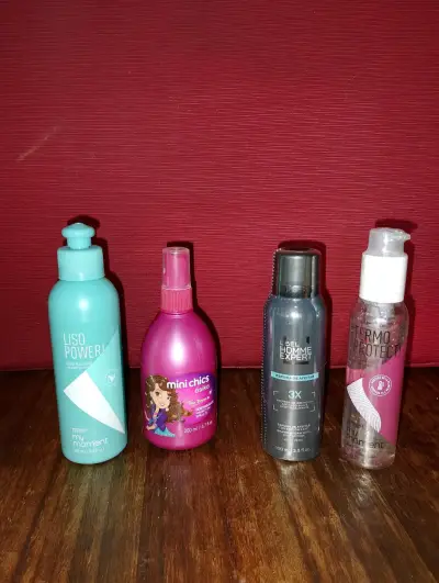Set de maquillaje variado con lápices y cremas - miniatura 3