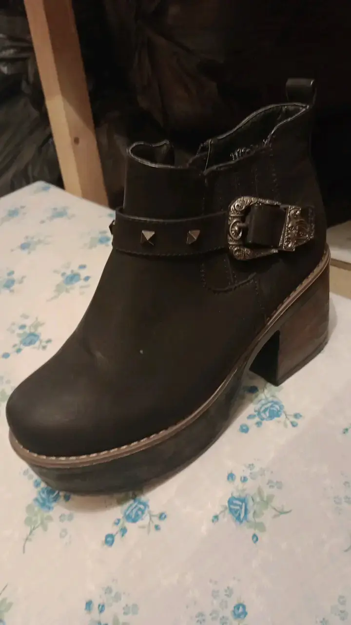 Botines negros n°40 con hebilla y tacón grueso - 1