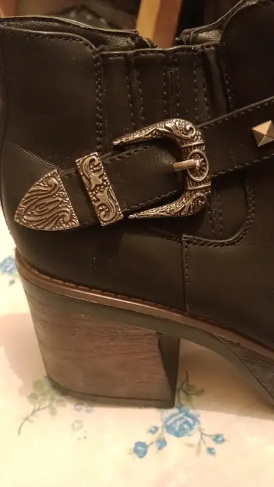 Botines negros n°40 con hebilla y tacón grueso - miniatura 5