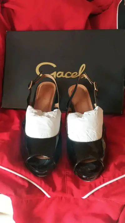 Sandalias de charol negras con tacón Gracel - miniatura 1