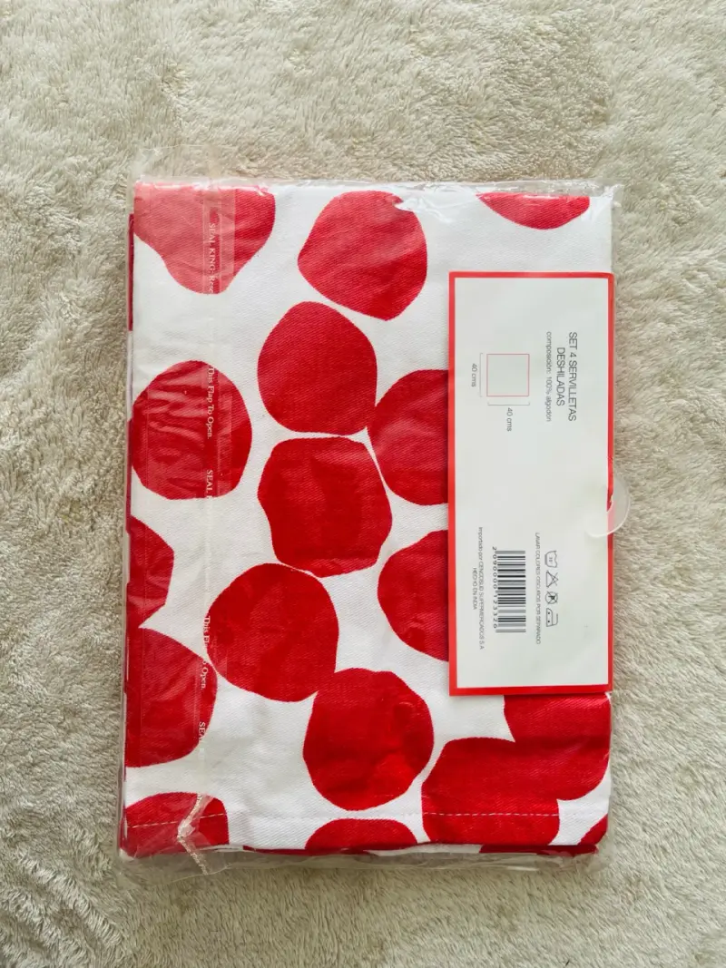 Set de 4 servilletas de algodón con diseño de lunares rojos - 3