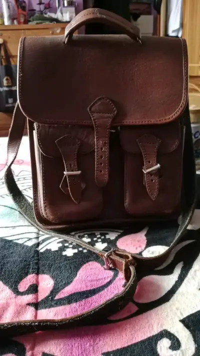 Mochila de cuero marrón con bolsillos frontales - miniatura 4