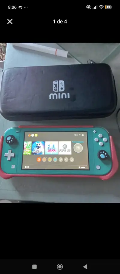 Nintendo Switch Lite con carcasa y estuche - miniatura 1