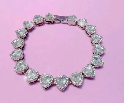 Conjunto de collar y pulsera con corazones brillantes - miniatura 3