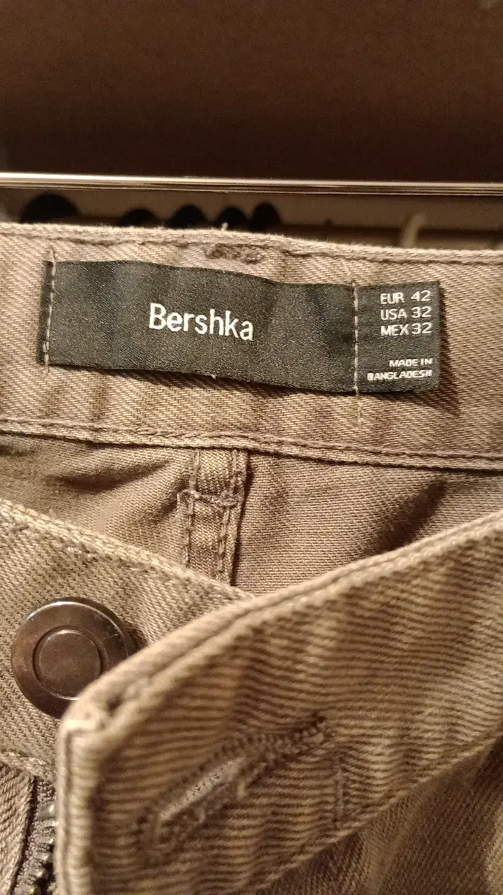 Pantalones cargo beige Bershka talla 42 - 2