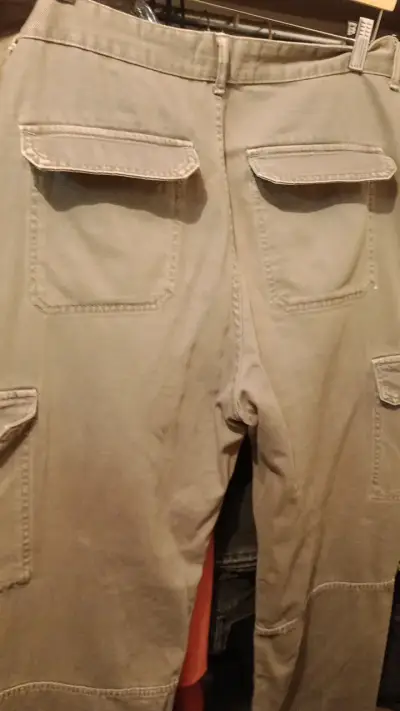 Pantalones cargo beige Bershka talla 42 - miniatura 5