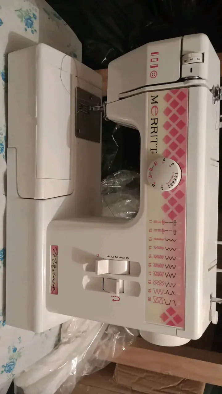 Máquina de Coser Merritt Maxime con Múltiples Puntadas