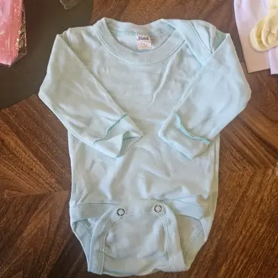 Conjunto de ropa de bebé unisex colores pastel - miniatura 2
