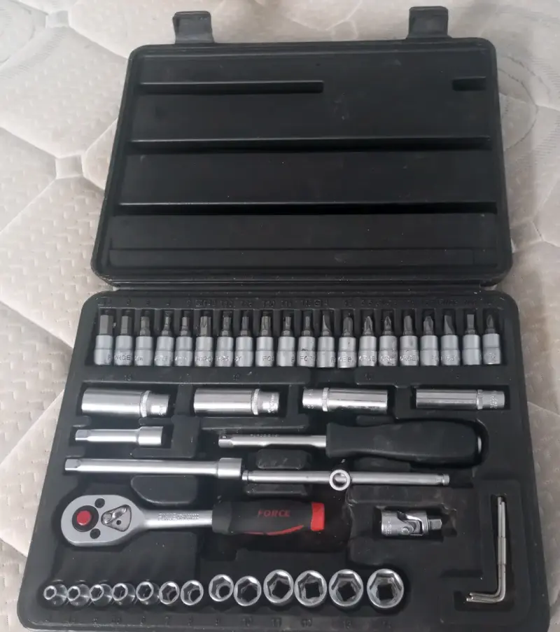 Juego de dados y llaves 46 piezas Force - 4