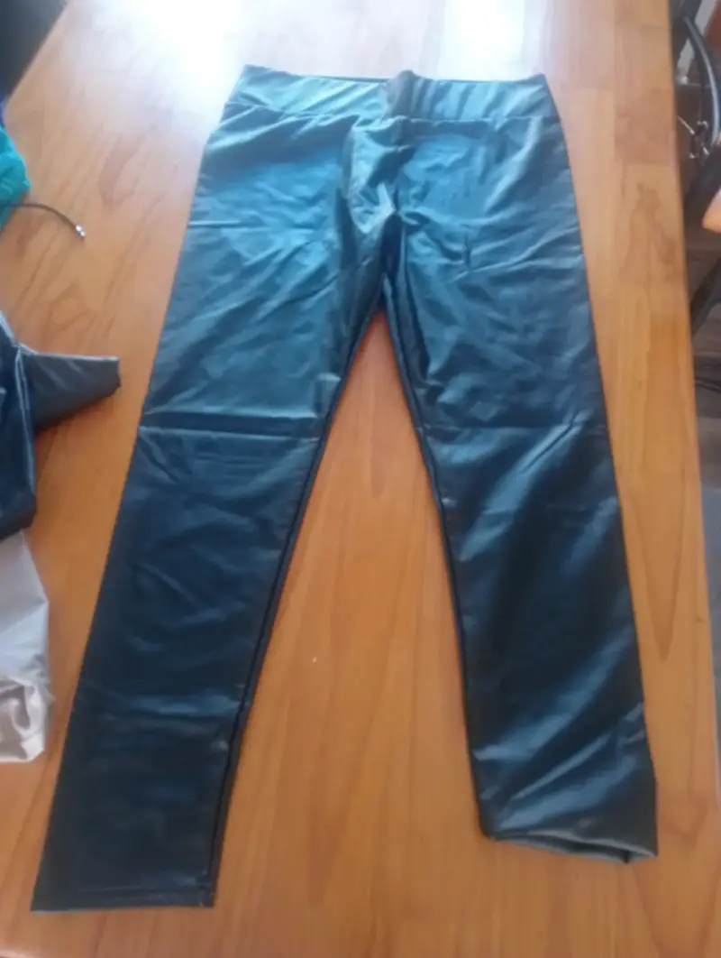Leggings de cuero sintético negro y beige - 1