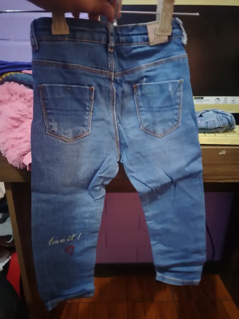Jeans de niña con diseño de estrellas - 4