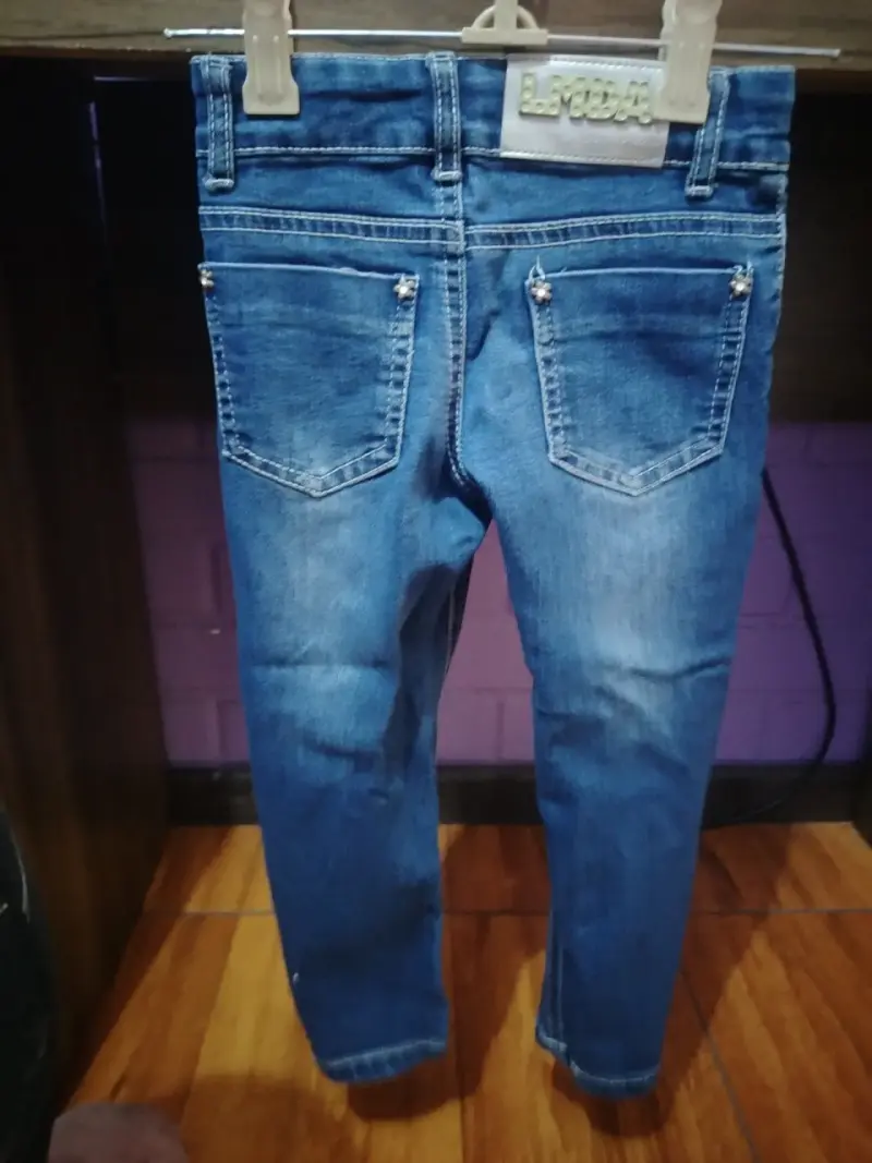 Jeans de niña con bordado floral - 2