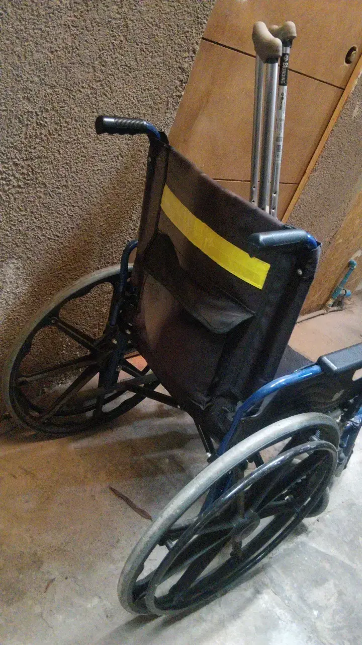 Silla de ruedas plegable con muletas incluidas - 3