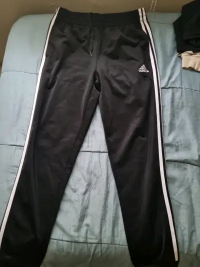 Pantalon adidas deportivo 5 veces usado talla M - miniatura 2
