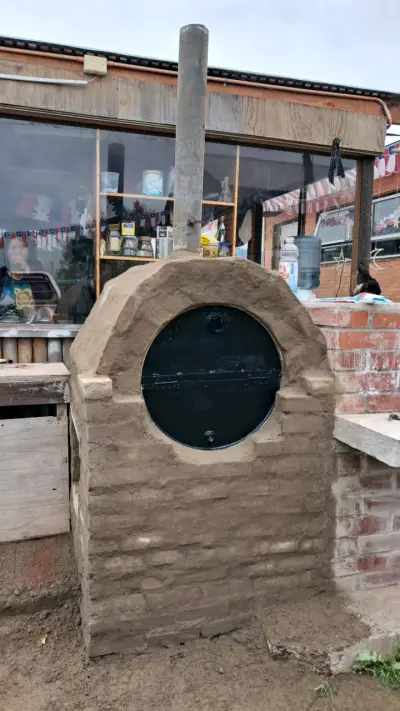 Horno de barro para exteriores con chimenea - miniatura 2