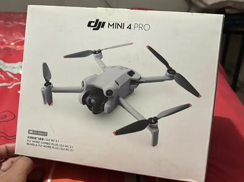 Drone DJI Mini 4 Pro con control remoto - 1