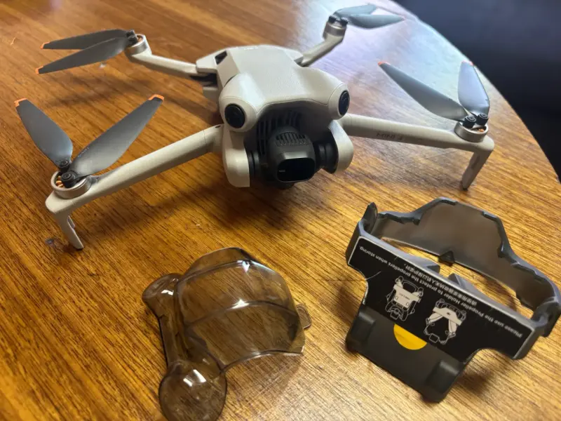 Drone DJI Mini 4 Pro con control remoto - 2