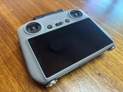 Drone DJI Mini 4 Pro con control remoto - miniatura 3