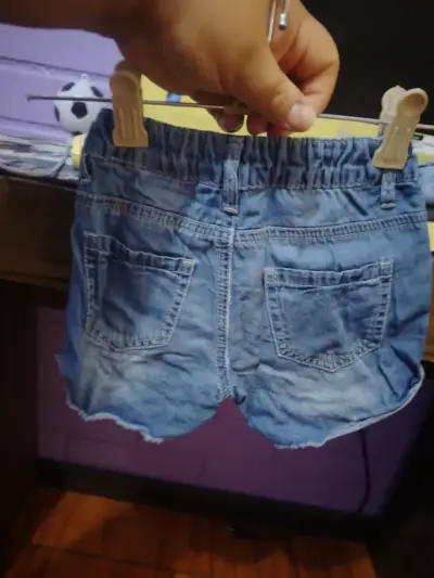 Shorts de mezclilla para niña con diseño de Minnie - miniatura 4