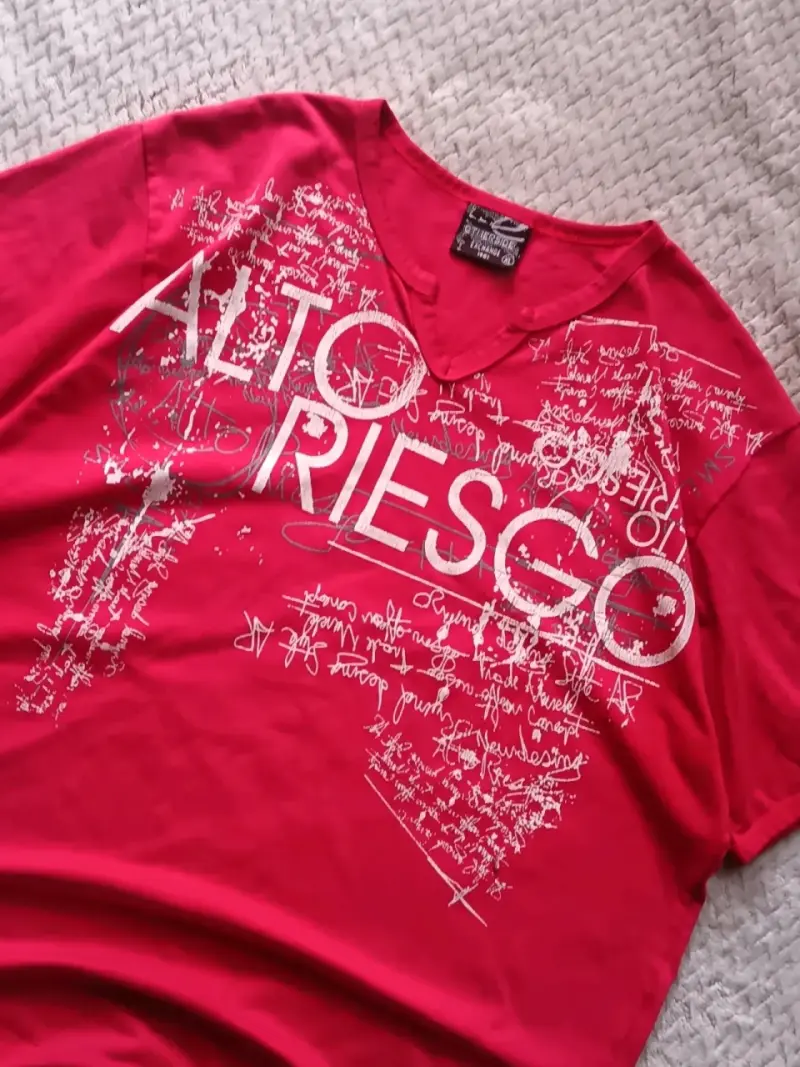 Polera roja Alto Riesgo - 2