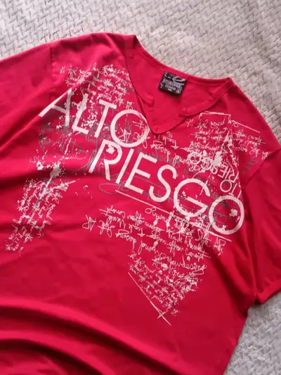 Polera roja Alto Riesgo - miniatura 2