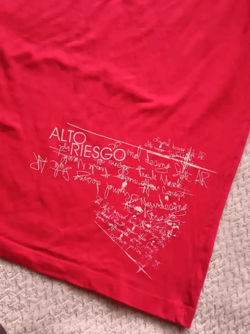 Polera roja Alto Riesgo - 3