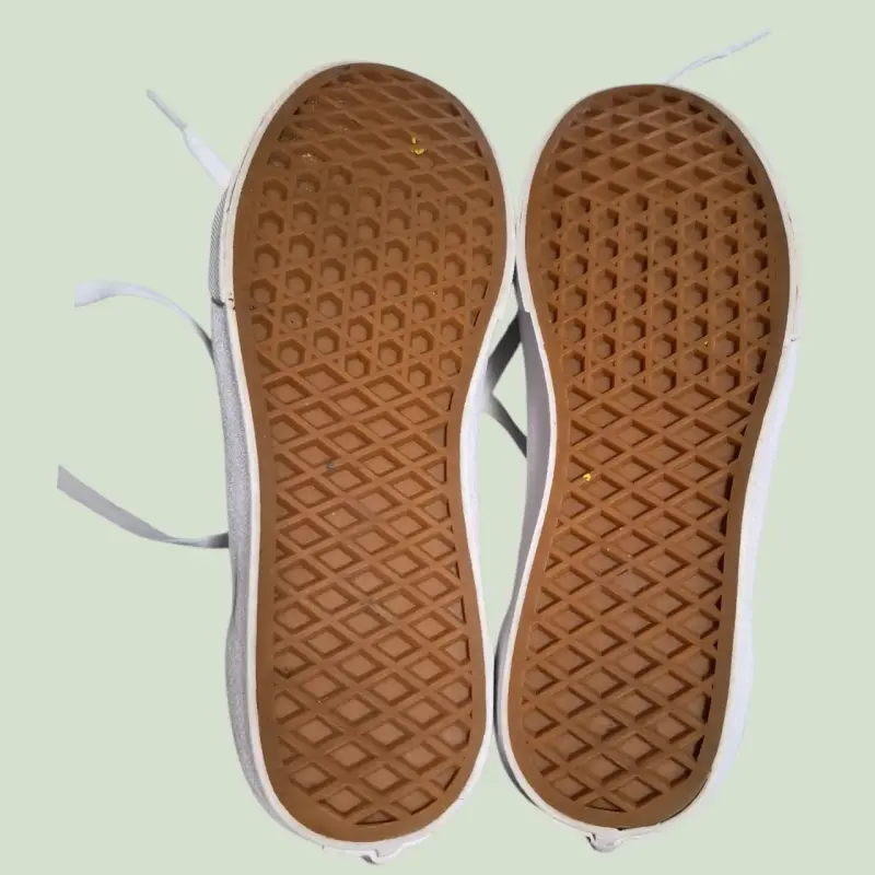 Zapatillas de skate rosas con detalles decorativos - 3