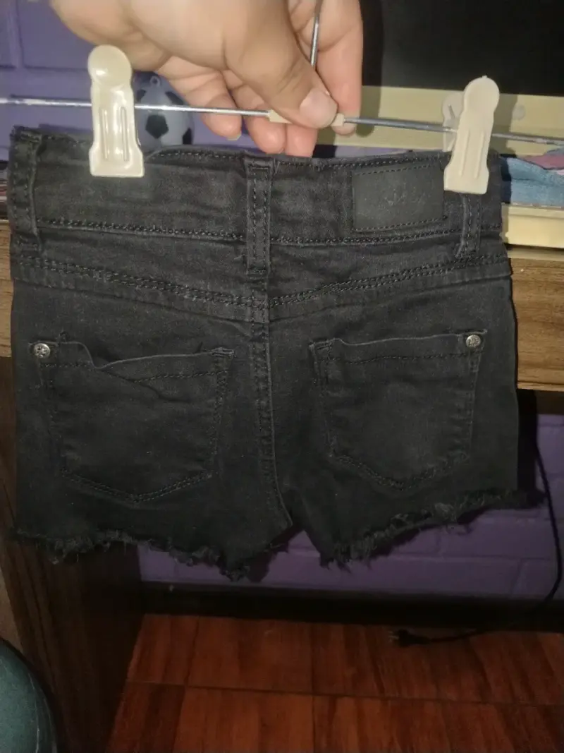 Shorts de mezclilla para niña en azul y negro - 5