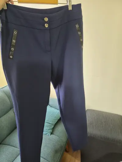 Pantalones azul marino con botones dorados talla 42 - miniatura 3