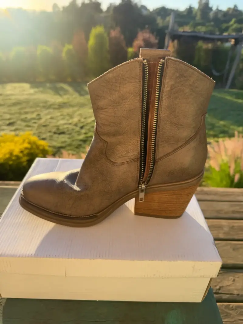 Botines de cuero marrón con tacón de madera - 1