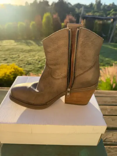 Botines de cuero marrón con tacón de madera - miniatura 1