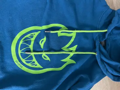 Polerón azul con logo verde Spitfire talla M - miniatura 3