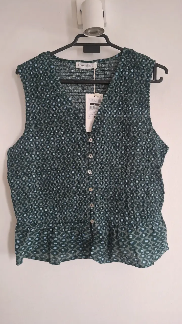 Blusa sin mangas estampada verde University