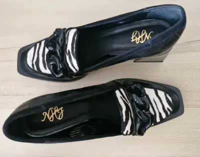 Zapatos de tacón negro con estampado animal print - miniatura 2