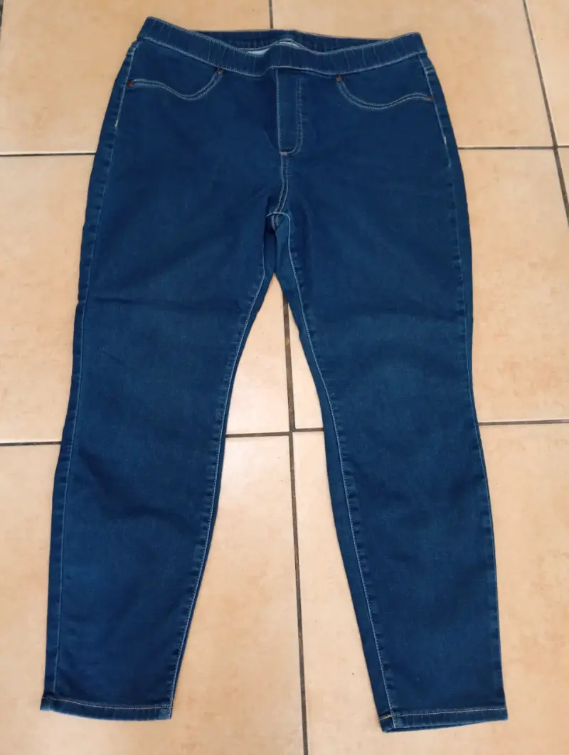 Jeans azul oscuro para mujer con cintura elástica - 1