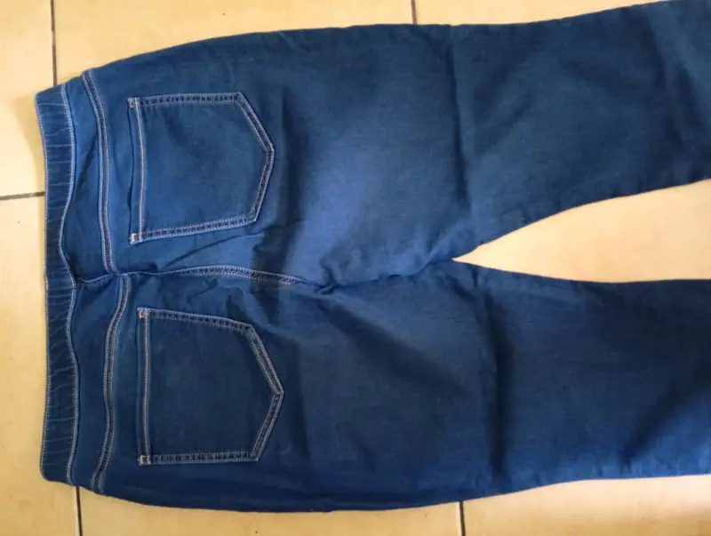 Jeans azul oscuro para mujer con cintura elástica - 2