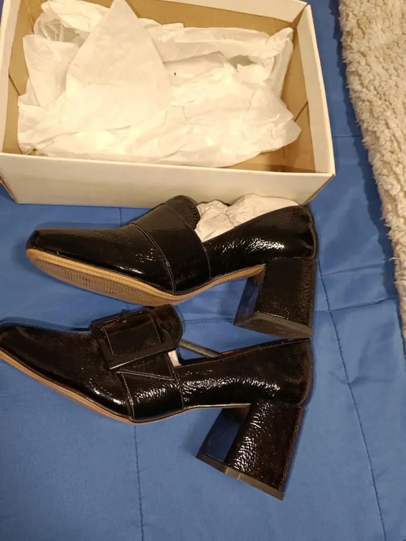 Zapatos de charol negros con tacón grueso - 3
