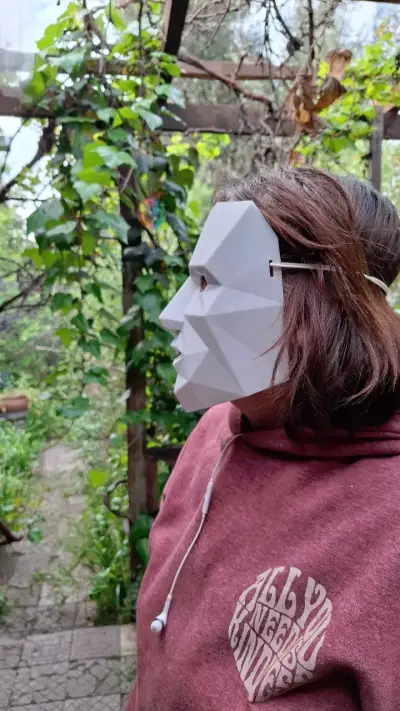 Máscara geométrica blanca para disfraces - miniatura 3
