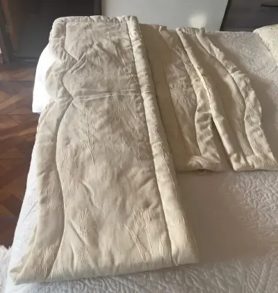 Cortinas de lino beige con diseño floral - miniatura 1