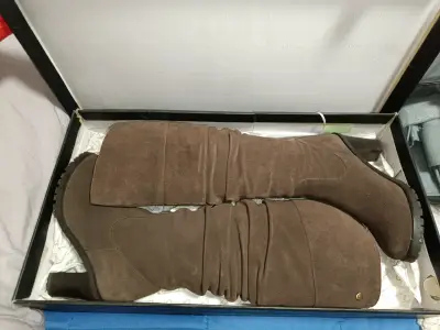 Botas de gamuza marrón con tacón alto - miniatura 1