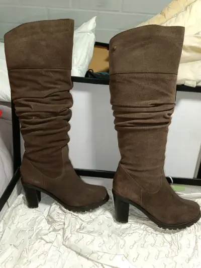 Botas de gamuza marrón con tacón alto - miniatura 3