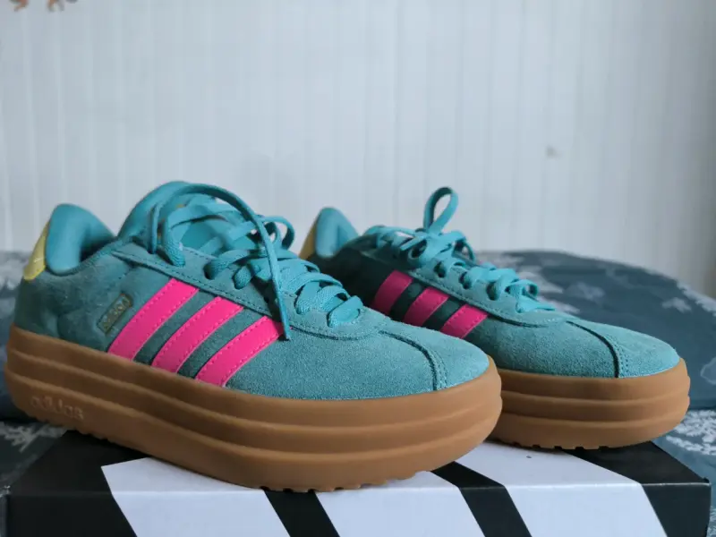 Zapatillas deportivas Adidas Calipso y rosadas - 2